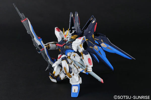 GUNDAM SEED DESTINY - STRIKE FREEDOM GUNDAM PG 1/60 MODEL KIT