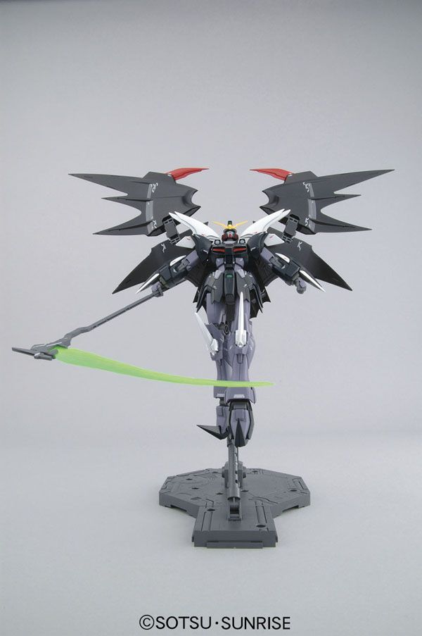 GUNDAM WING - GUNDAM DEATHSCYTHE HELL MG 1/100 MODEL KIT