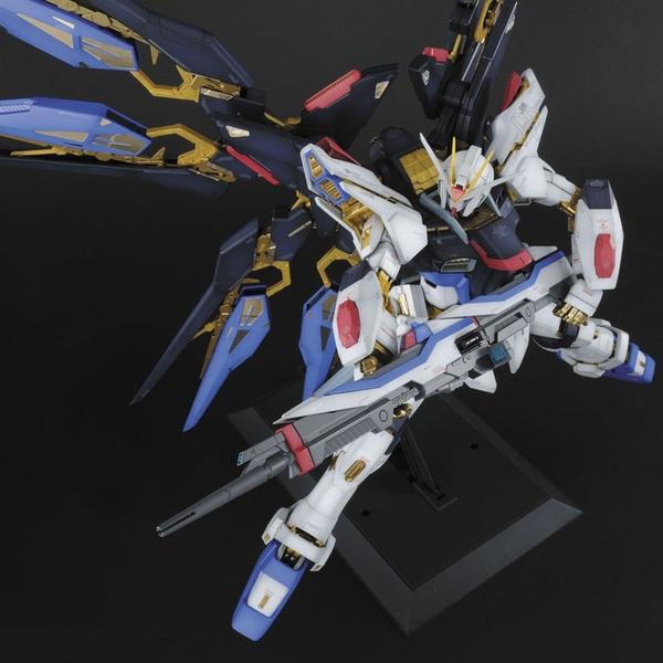 GUNDAM SEED DESTINY - STRIKE FREEDOM GUNDAM PG 1/60 MODEL KIT